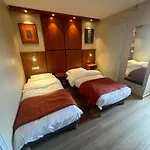 Hotel Victoria *