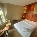 Hotel Victoria *