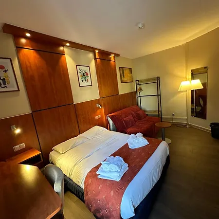 Victoria Hotel *